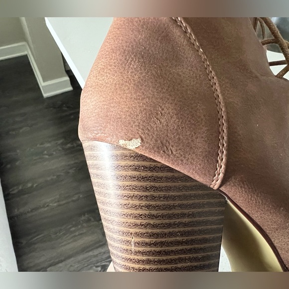 Women’s Booties Size 7 - Picture 3 of 3